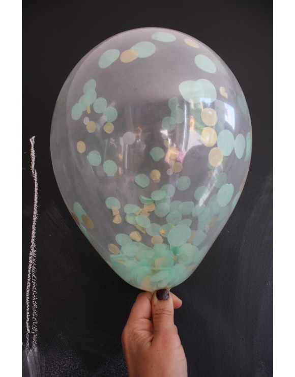 Globo transparente con confetti