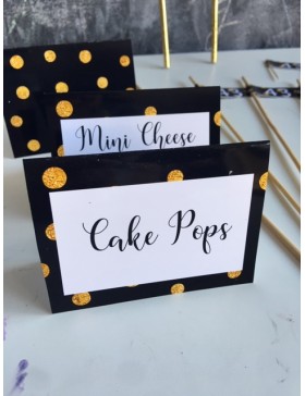 Cartelitos de comida confetti dorado con fondo negro 1