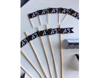 banderitas confetti dorado con fondo negro 1